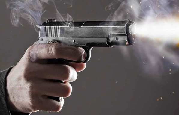 Desconocidos roban carro en Brooklyn con niño; hieren de bala hombre cambiaba neumatico en El Bronx