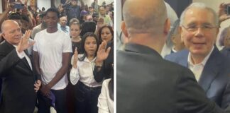Danilo Medina juramenta al ingeniero Silvio Durán junto a jóvenes nuevos votantes en Santiago