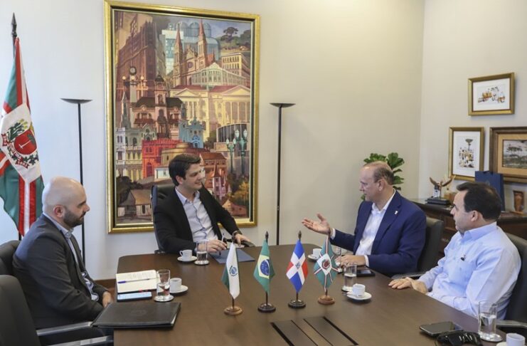 Santiago hacia una ciudad inteligente!!! Santiago y Curitiba establecerán cooperación en municipalidad inteligente*